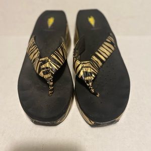 Volatile flip flop wedges. Size 8